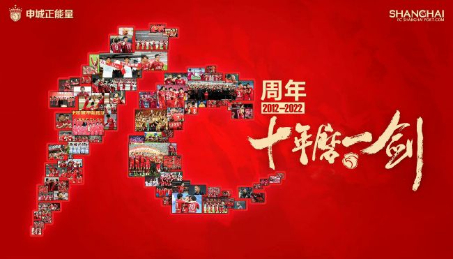 同步曝光的happy new year海报中，;喜剧抱抱团拥抱亮相，上演连环后背抱，众人沉浸在浓厚的跨年节日氛围中，或严肃、或甜蜜、或疑惑、或打量，令人更加好奇其中的故事展开